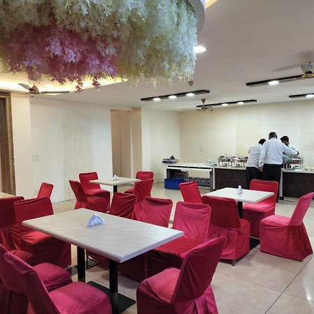 Hotel Luxuria Ludhiana Esterno foto