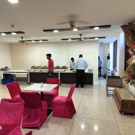 Hotel Luxuria Ludhiana Esterno foto