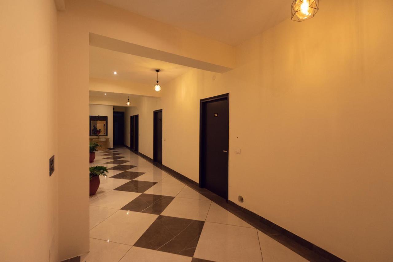 Hotel Luxuria Ludhiana Esterno foto