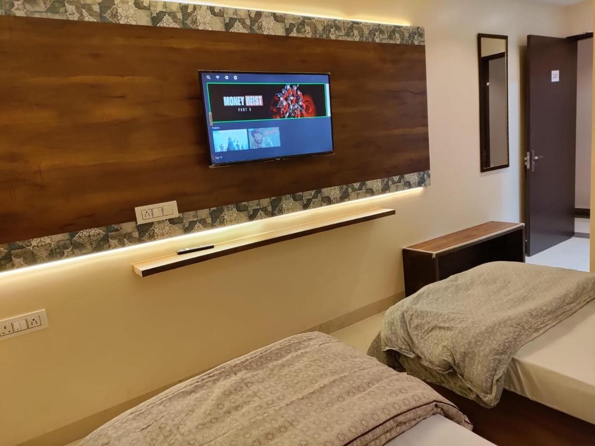 Hotel Luxuria Ludhiana Esterno foto