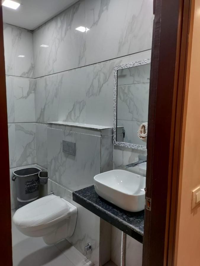 Hotel Luxuria Ludhiana Esterno foto