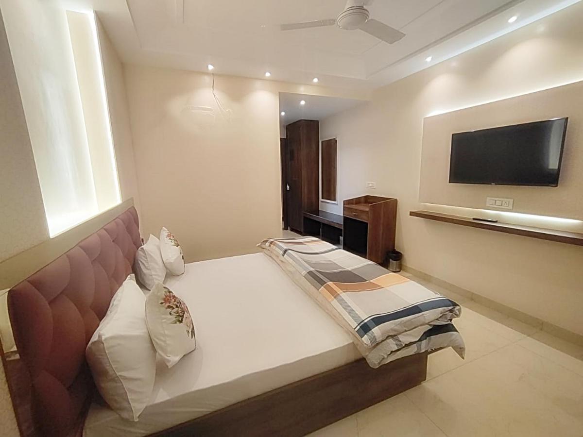 Hotel Luxuria Ludhiana Esterno foto