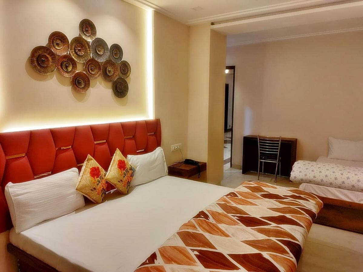 Hotel Luxuria Ludhiana Esterno foto