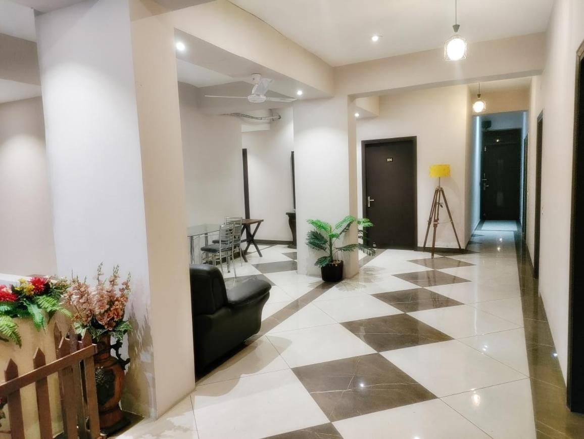 Hotel Luxuria Ludhiana Esterno foto
