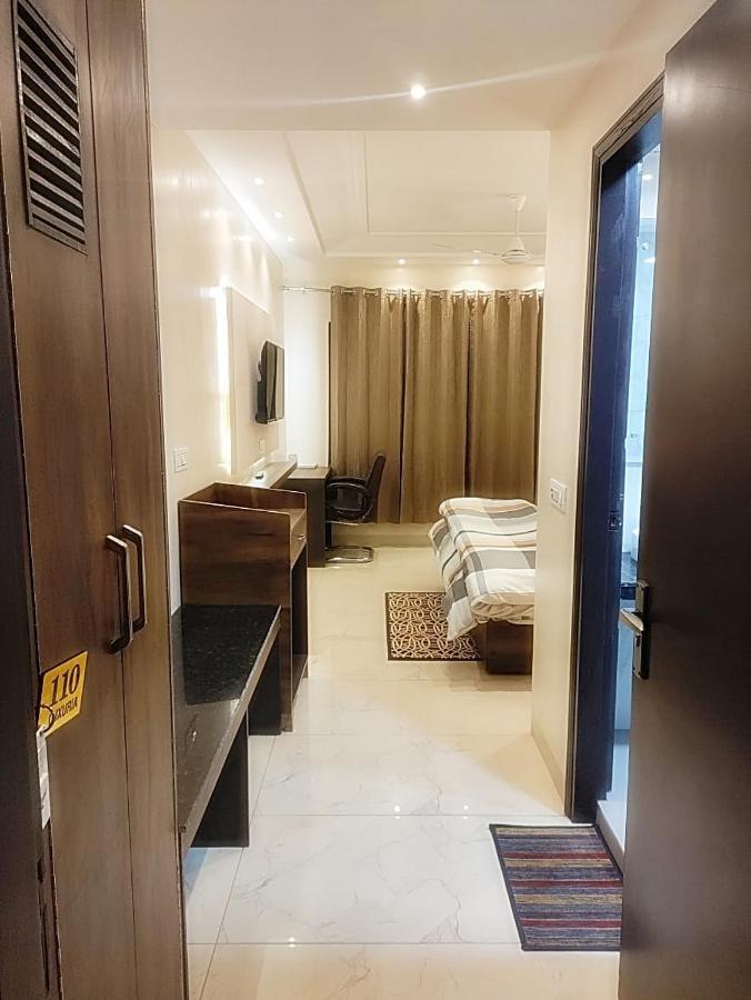 Hotel Luxuria Ludhiana Esterno foto