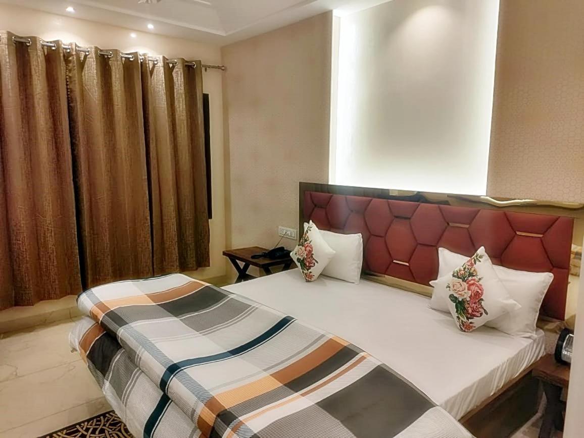 Hotel Luxuria Ludhiana Esterno foto