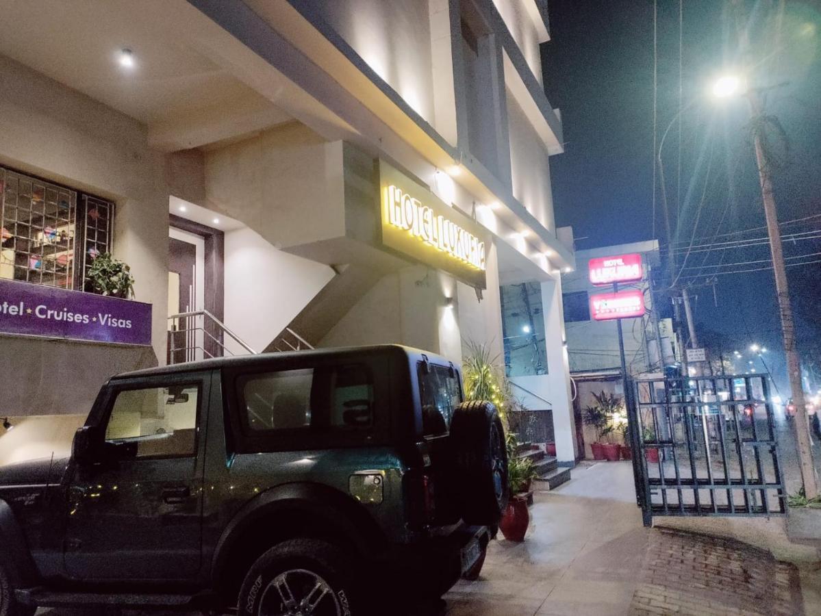 Hotel Luxuria Ludhiana Esterno foto