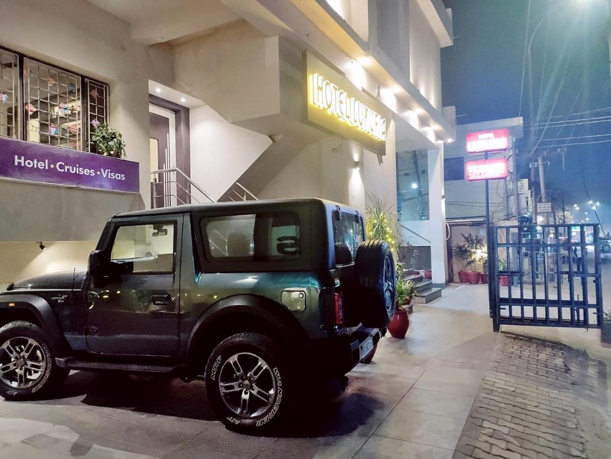 Hotel Luxuria Ludhiana Esterno foto