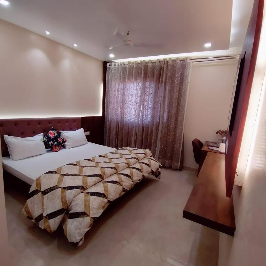 Hotel Luxuria Ludhiana Esterno foto