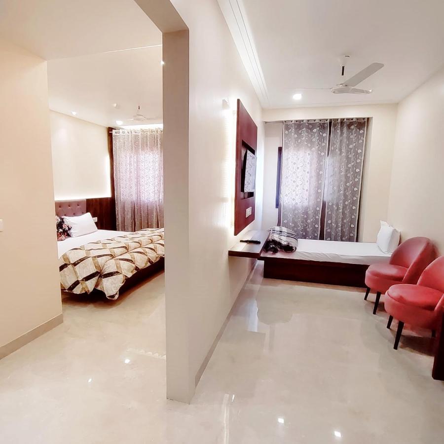 Hotel Luxuria Ludhiana Esterno foto
