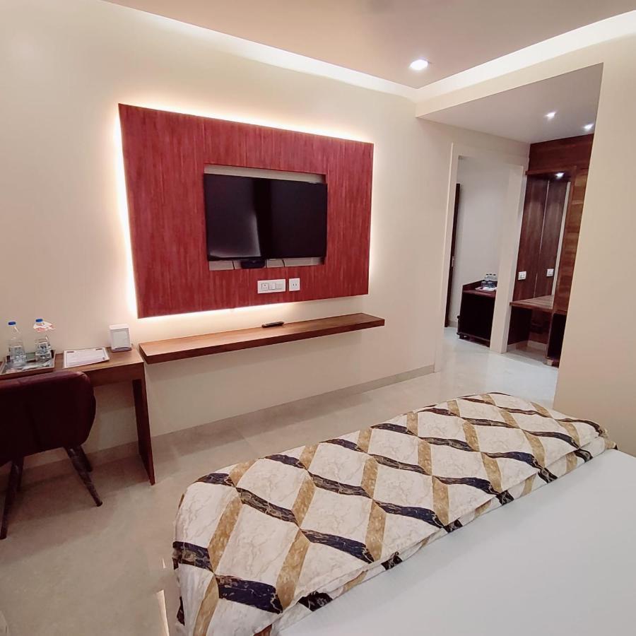 Hotel Luxuria Ludhiana Esterno foto
