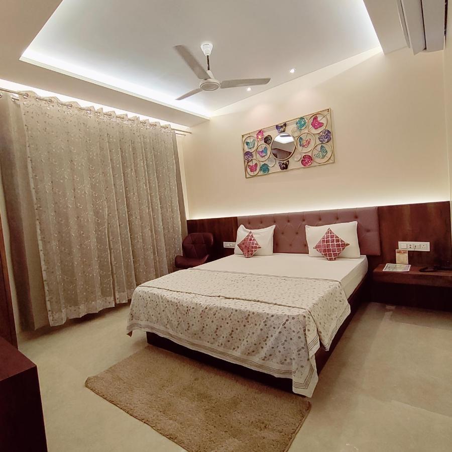 Hotel Luxuria Ludhiana Esterno foto