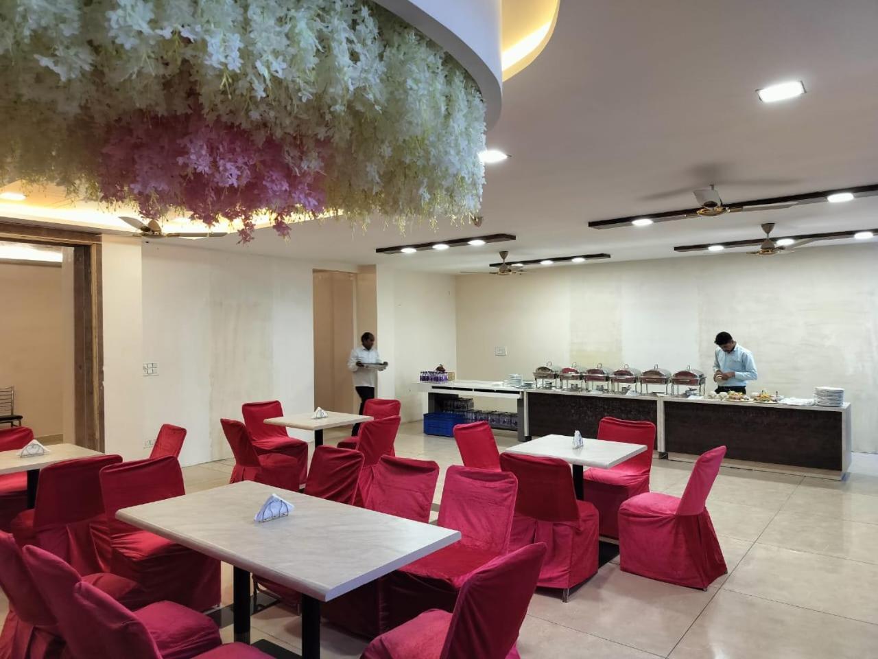 Hotel Luxuria Ludhiana Esterno foto