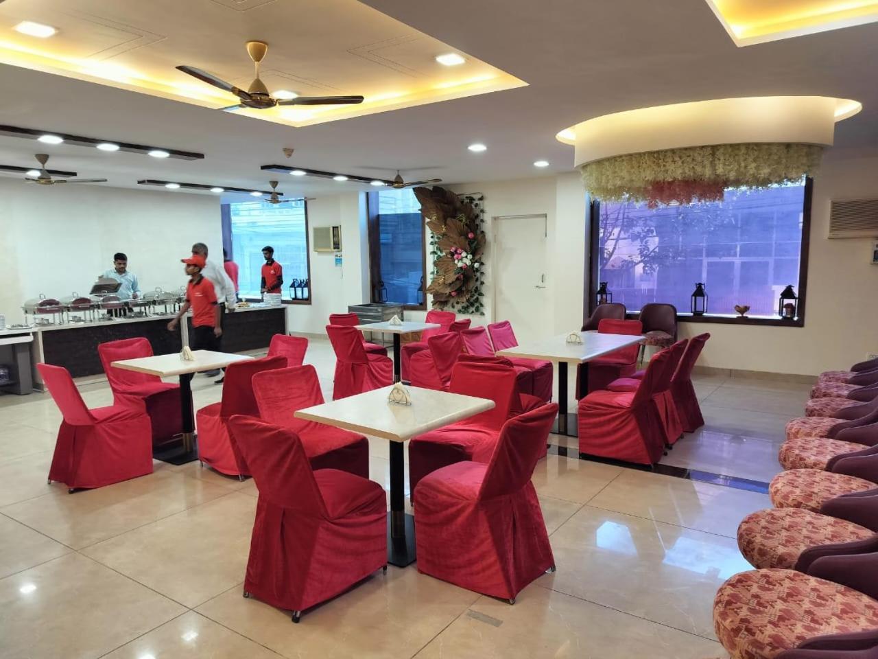 Hotel Luxuria Ludhiana Esterno foto