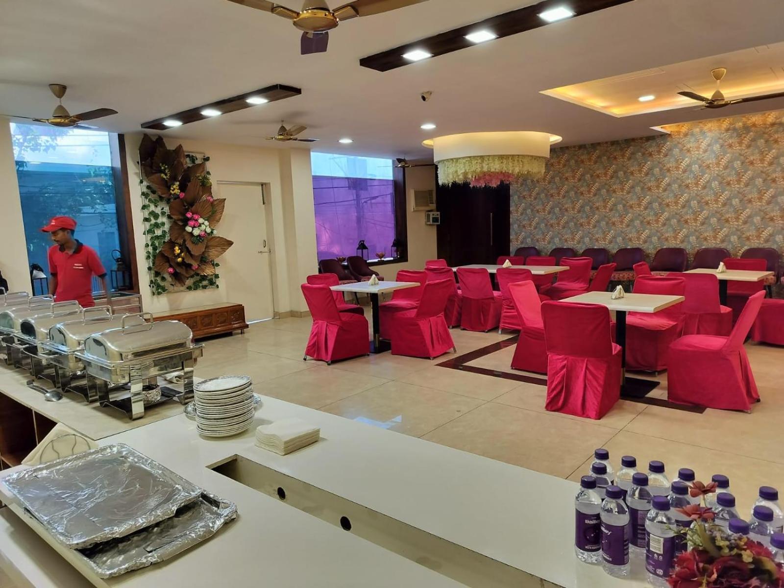 Hotel Luxuria Ludhiana Esterno foto