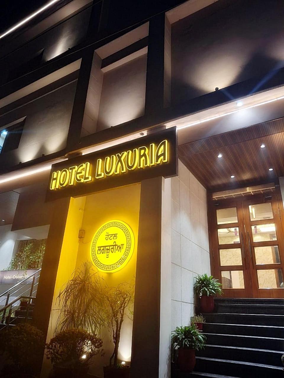 Hotel Luxuria Ludhiana Esterno foto