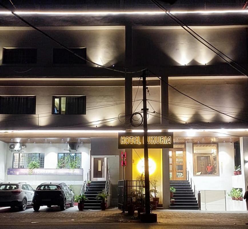 Hotel Luxuria Ludhiana Esterno foto